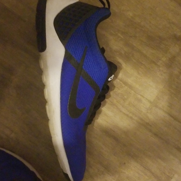 Nike sneaker size 12 - Picture 2 of 4